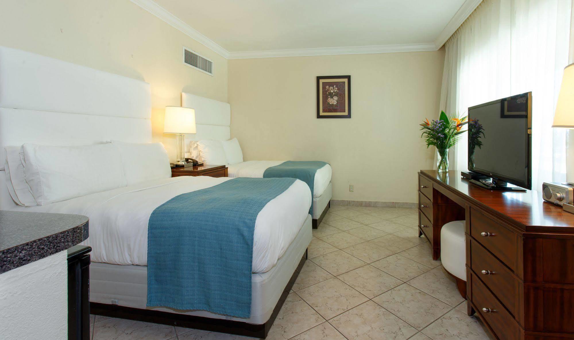 The Sea Lord Hotel & Suites (Adults Only) Lauderdale-by-the-Sea Bagian luar foto